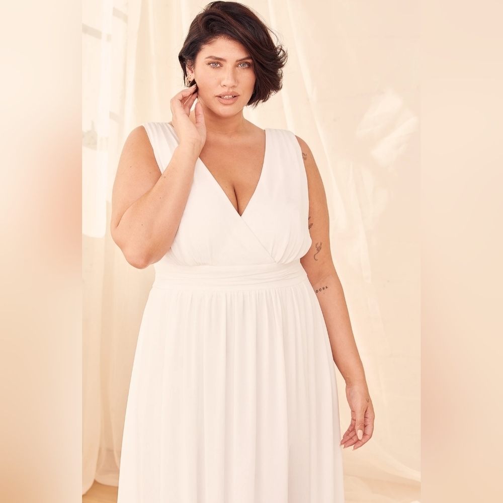 NWOT Lulus White Surplice Maxi Dress Size 3X=22/24 - Picture 4 of 5